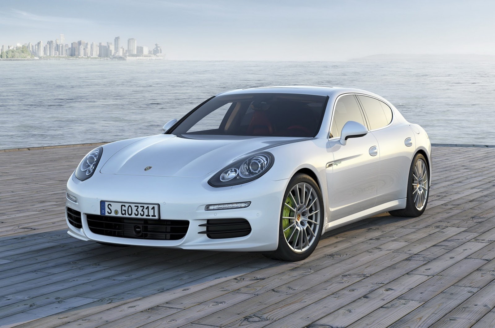 Porsche Launches 2014 Panamera in India at Rs 1.19 crore