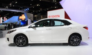 Toyota-Corolla-Altis-ESport-side-at-2014-Bangkok-Motor-Show