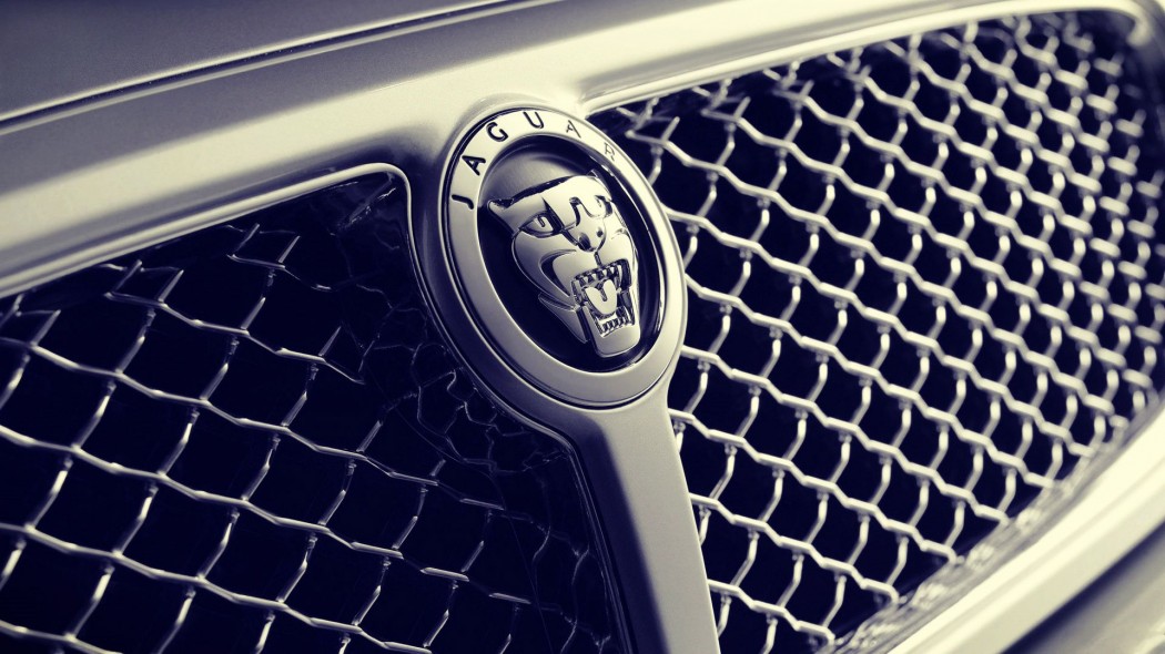 Jaguar-Cars-Logo-Images-Jaguar-Logo-Wallpaper-in-Front-Silver-Car-View