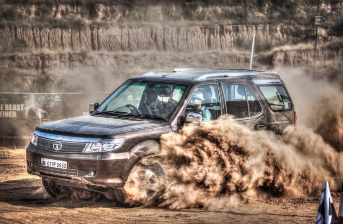 Tata-Safari-storme-1