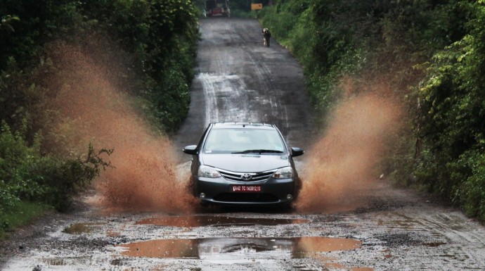 monsoon-driving-feature-1050x586