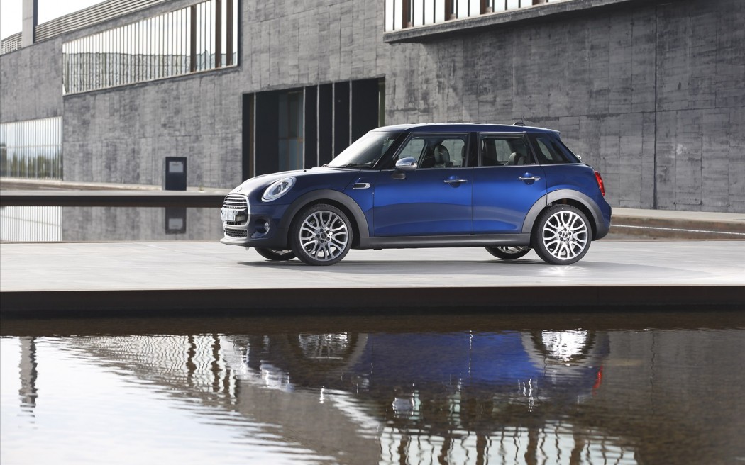 Mini-Cooper-5-door-2015-widescreen-85