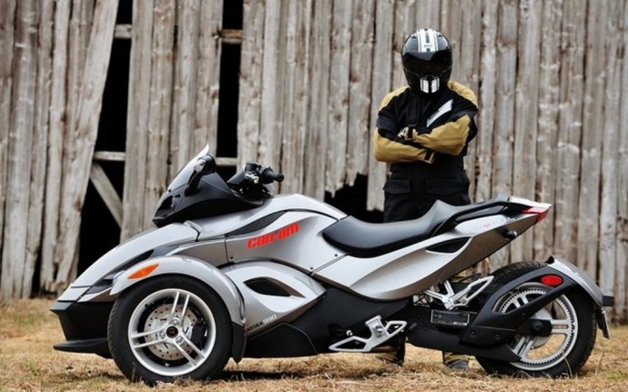 083533_2011_Can-Am_Spyder_RS