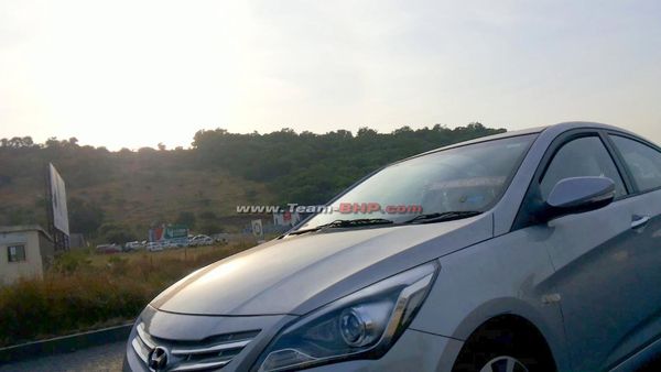 Uncamouflaged-Images-of-Upcoming-Hyundai-Verna-Facelift-Spotted_copy