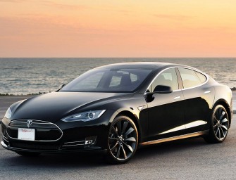 Tesla Will Now Swap Your Car’s Battery in a Minute, But At a Price