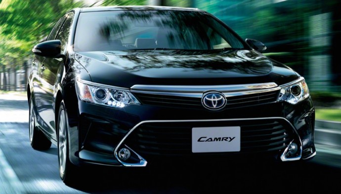 2015-Toyota-Camry-Hybrid-facelift-press-shots-lights
