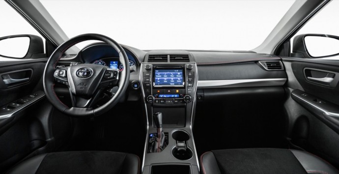 2015-toyota-camry_inside