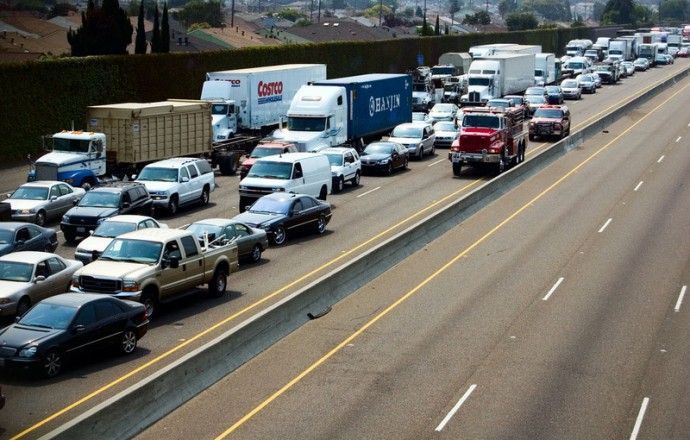 A FireTruck zips through Traffic inn the USA