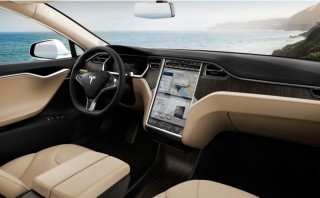 Tesla-Autopilot-Car