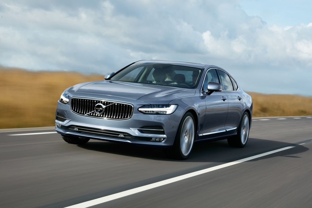 170075_Location_Front_Quarter_Volvo_S90_Mussel_Blue.0
