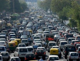 Delhi to Restrict Cars From January 1 to Curb Rising Pollution